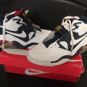 Air force 180 white-mid navy -metallic gold